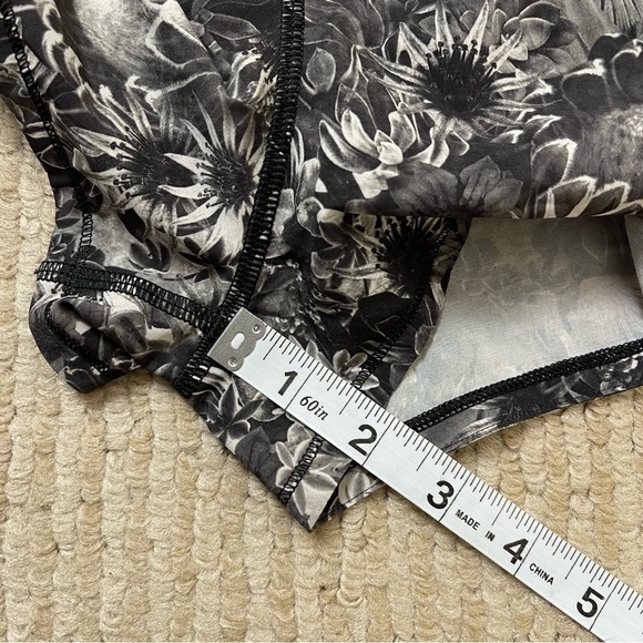 Lululemon The Runsie Flowabunga Black Angel Wing/Black Size 6 Women - Picture 16 of 16